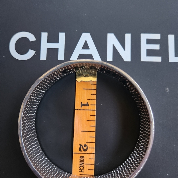 CHANEL ENAMEL Cuff - Picture 3 of 4
